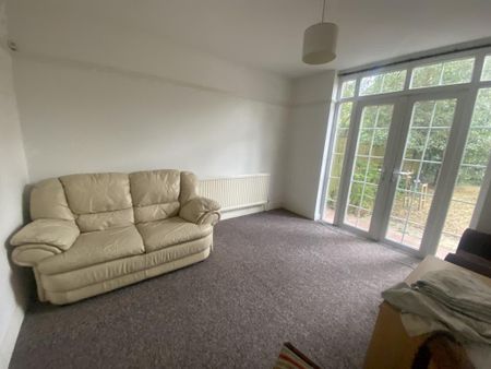 4 bedroom semi-detached house to rent - Photo 4