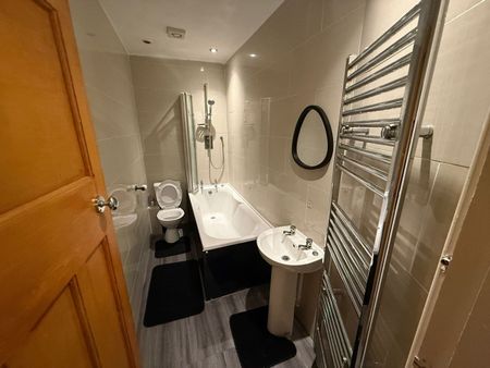 2 Bed Semi-Detached House, Westbury Place South, LS10 - Photo 4