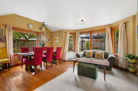 Charming 5BR Wanaka Home with Garden - Photo 3