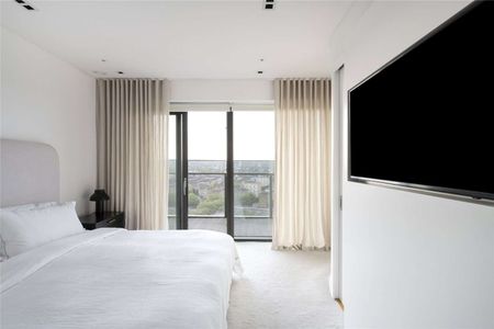 Never before to the rental market, is this 20th floor four bedroom apartment offering substantial outside space with far reaching views. - Photo 5