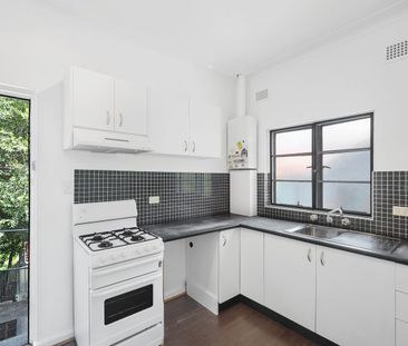 Top Floor Apartment in Quiet Location - Photo 5