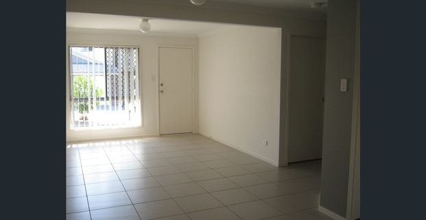3 BEDROOMS! NEAR NORTH LAKES! - Photo 1