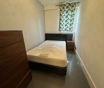 Room in a Shared Flat, Basin Approach, E14 - Photo 3