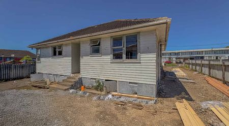 Renovated Family Home Otara - Photo 3