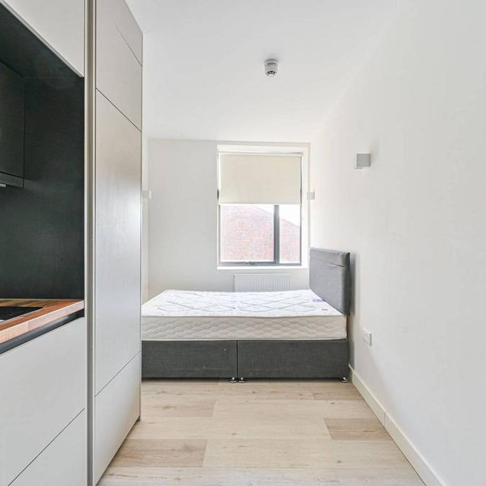 Studio to rent - Photo 1