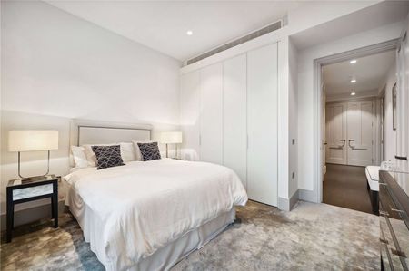 Exceptional 2 bedroom 'Manhattan loft style' apartment, with balcony, beautifully furnished and immaculately presented. With 24/7 concierge, gym and residents' roof terrace. - Photo 3