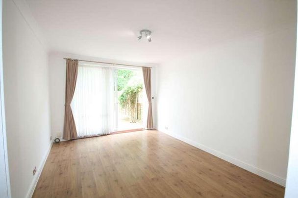 Bush Close, Ilford, IG2 - Photo 1