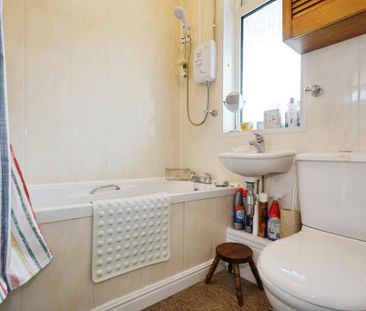 3 bedroom semi-detached house to rent - Photo 5