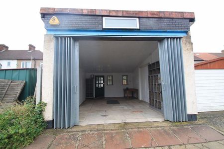 3 bedroom terraced house to rent - Photo 5