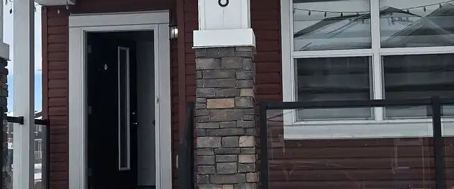Large and gorgeous 3 bedroom town house 2 detached garrage — 3 Bedrooms+ Den Townhouse - Photo 1