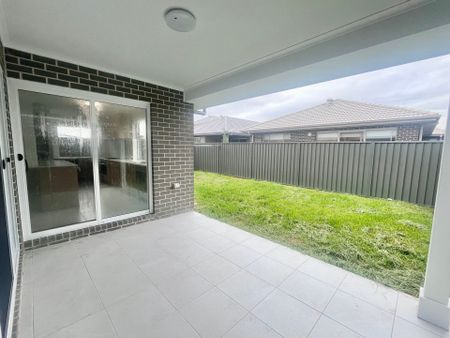 Brand New in Prime Location&excl; - Photo 3