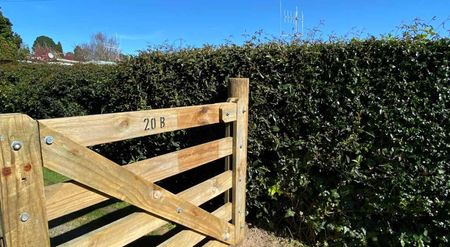 Your Dream Home with Beautiful Gardens! - Photo 5