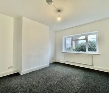 2 bed Flat Fairleigh Court, SS9 - Photo 5
