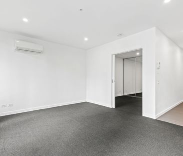 Modern 1-Bedroom Apartment with City Views in Southbank - Photo 1