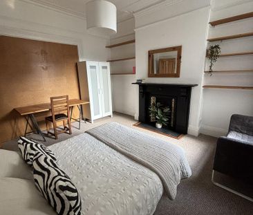 6 bedroom terraced house to rent - Photo 4
