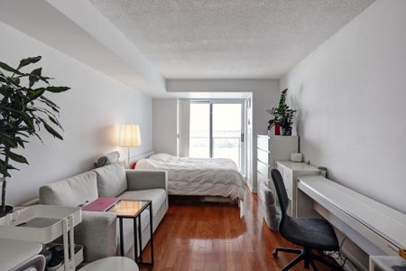 For Lease - 11 Oneida Crescent Unit# 1008, Richmond Hill, Ontario - Photo 2