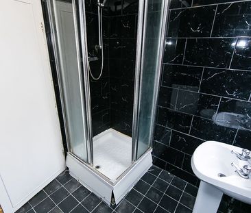 Welton Mount, Hyde Park, Leeds - Photo 2