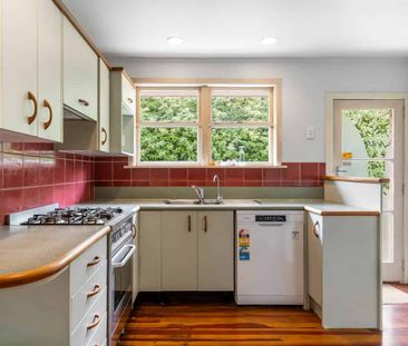 Family Haven: Sunny, Spacious & Superbly Locat... - Photo 2