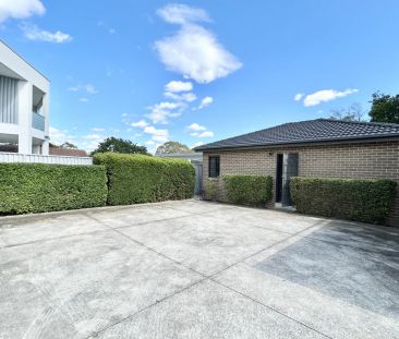 Near new private living in convenient Strathfield location - Photo 1
