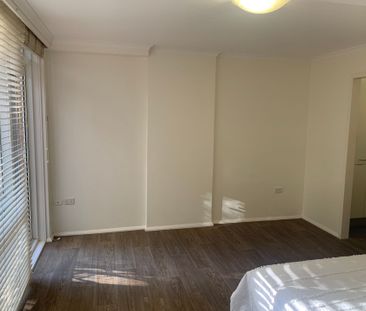 Private Oasis in the Heart of the City – Ground Floor Studio with P... - Photo 6