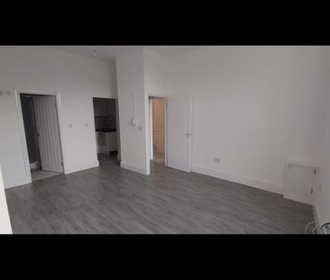 Studio Flat, Stanley Road, L20 - Photo 2