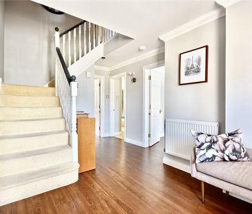 Quarry Gardens, Leatherhead, Surrey, KT22 8UE - Photo 1