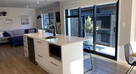 3 BEDROOMS - UNION DRIVE - PAPAMOA - Photo 2