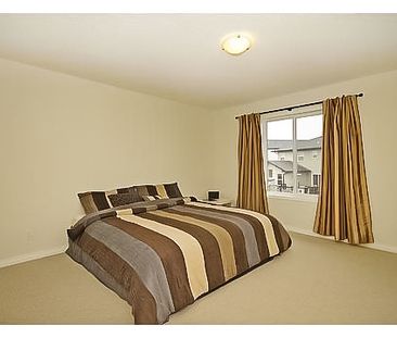 3 Bedroom Executive Home In Airdrie. Pets Negotiable. - Photo 1