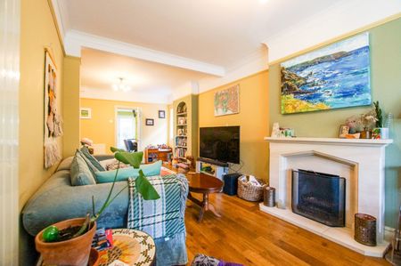 Beautifully restored Edwardian home with five bedrooms, annexe and a stunning 400ft landscaped garden - Photo 4