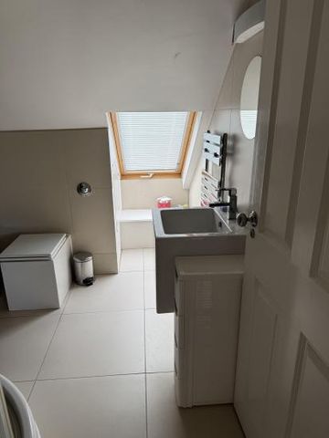 SELF-CONTAINED STUDIO ROOM WITH EN SUITE AND BASIC KITCHEN FACILITIES - Photo 5
