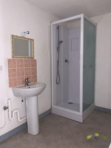 Location Appartement 3 pièces 60m² ST LEONARD DE NOBLAT 87400 - Photo 3