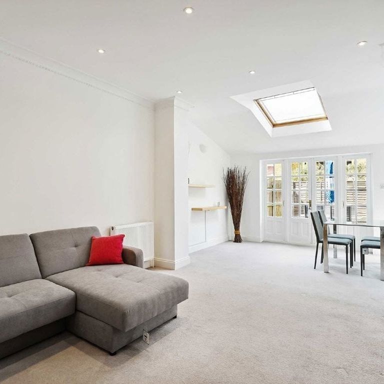 Carminia Road, SW17 8AH, London - Photo 1