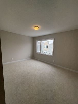 For Lease - 215 Ryan Reynolds Way, Orleans - Convent Glen and Area, Ontario - Photo 1