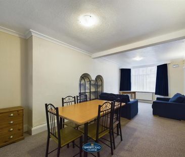 3 bedroom end of terrace house to rent - Photo 1