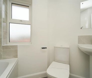 3 bedroom semi-detached house to rent - Photo 4