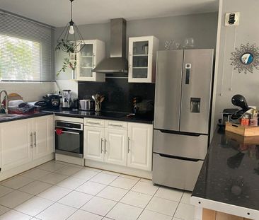 Location Maison 4 pièces 89m² LA LONDE LES MAURES 83250 - Photo 6