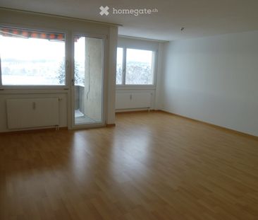 Sonnige und ruhige 2.5-Zimmer-Wohnung mit Balkon und schöner Aussic... - Photo 2