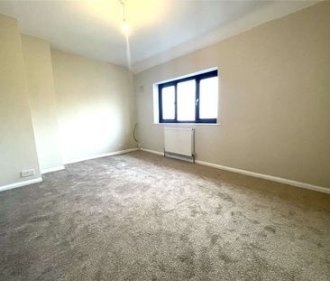 Spacious semi-detached property to let, situated on the ever popula... - Photo 3