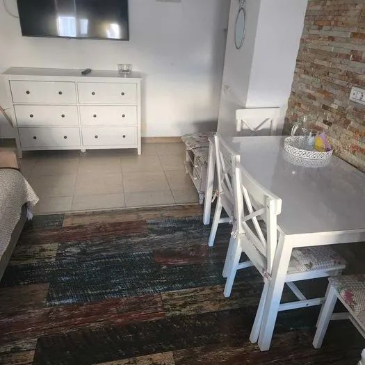 Micro Apartament de inchiriat mobilat,curat in Suceava pe Strada Putna -bloc nou. - Photo 1