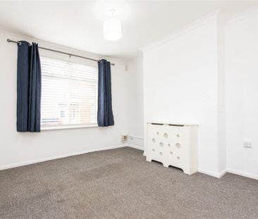 3 bed House - Mid Terrace To Let - Photo 1