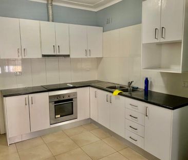 Fully Renovated House - Photo 4