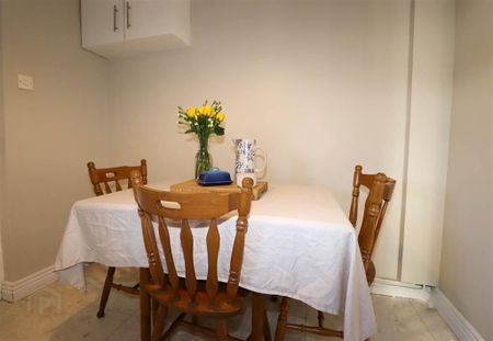 4 Ward Avenue, Warren Gardens, Lisburn, BT28 1EF - Photo 4