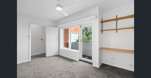 OUTSTANDING 1 BEDROOM ONE BLOCK FROM THE BEACH - Photo 1