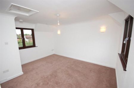 2 bedroom end of terrace house to rent - Photo 3