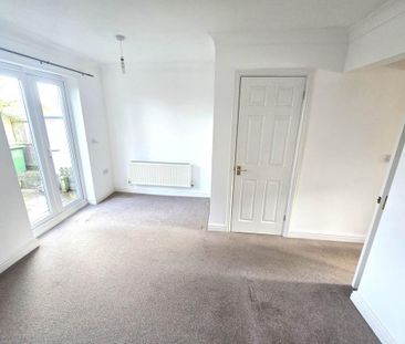 3 bedroom end of terrace house to rent - Photo 2