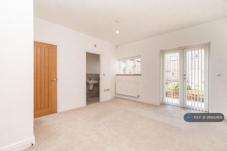 3 bedroom bungalow to rent - Photo 2