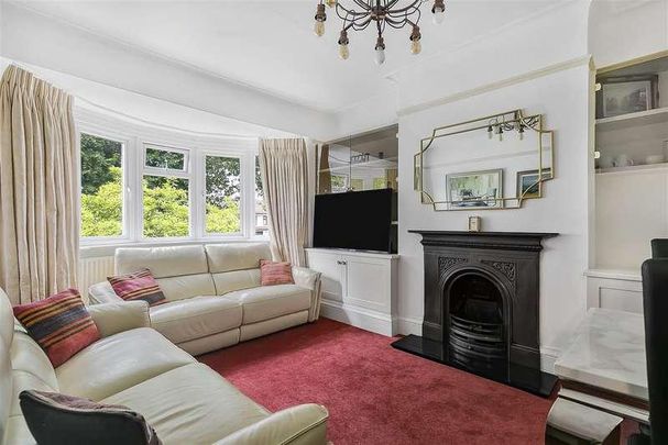 Village Road, Enfield, EN1 - Photo 1