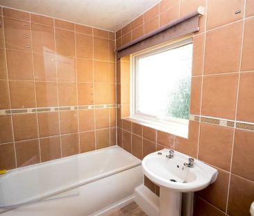 2 bedroom semi-detached house to rent - Photo 4