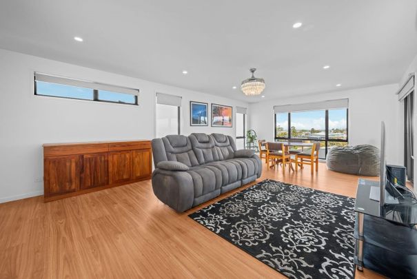 Modern Living With Beautiful Elevated Views - Photo 1