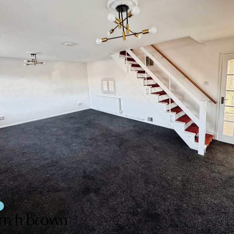 3 bedroom flat to rent - Photo 1